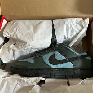 Nike Men's Green and Black Sneakers